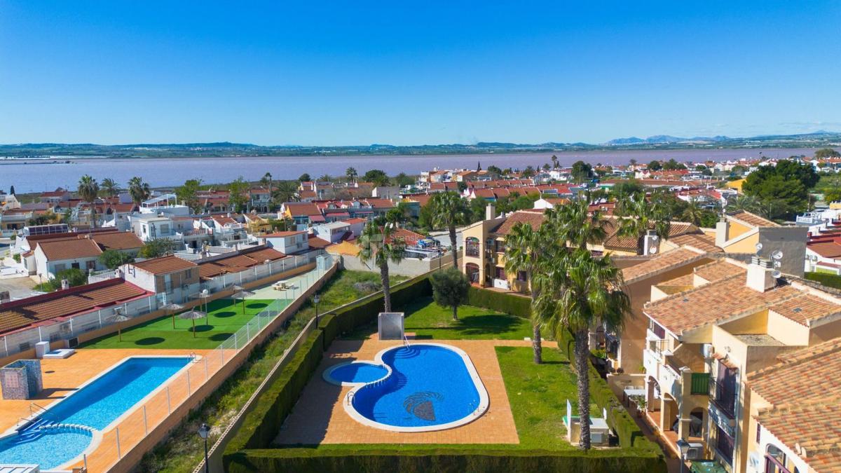 Venta de piso en Piso en Calle Pino, La Siesta - El Salado - Torreta, Torrevieja, Torrevieja
 photo 2