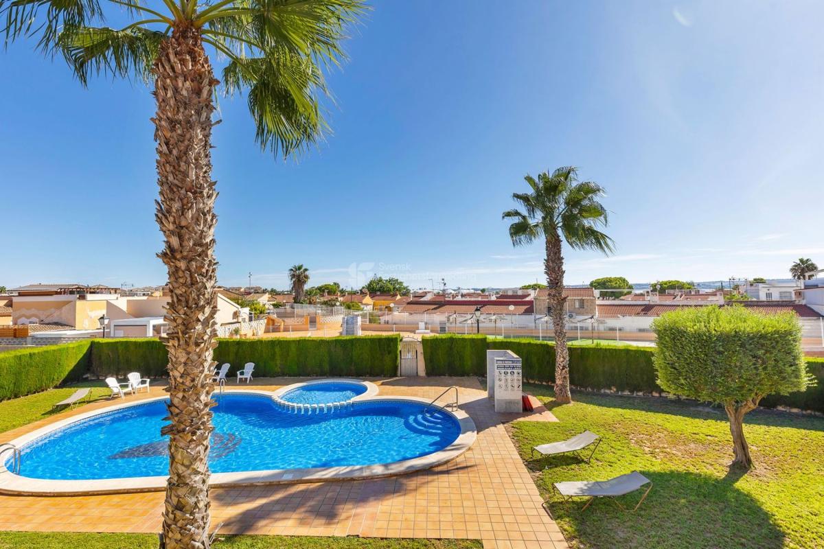 Venta de piso en Piso en Calle Pino, La Siesta - El Salado - Torreta, Torrevieja, Torrevieja
 photo 5