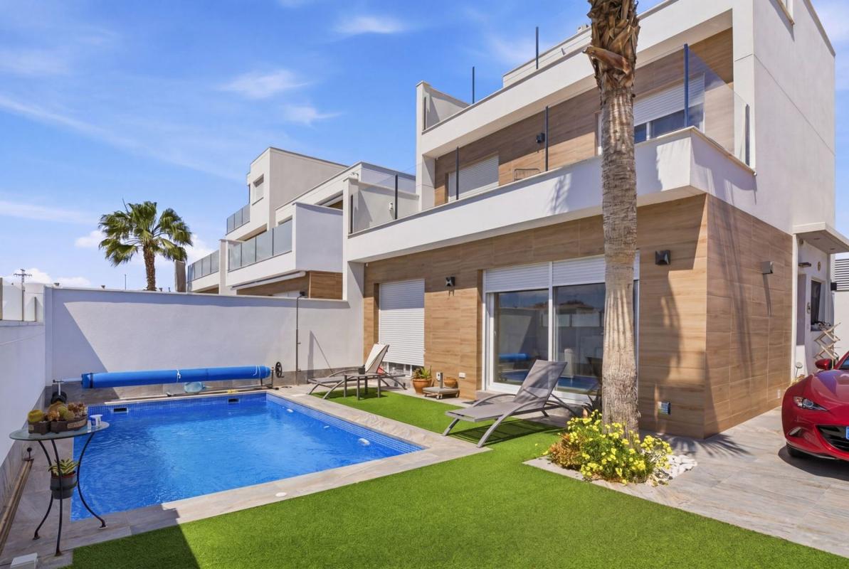 Properties for sale and rent in Spain photo 1