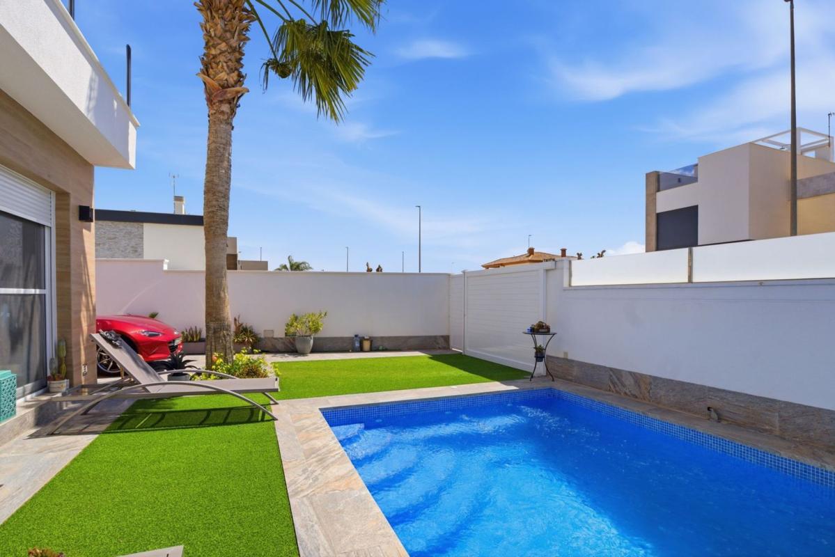 Properties for sale and rent in Spain photo 2