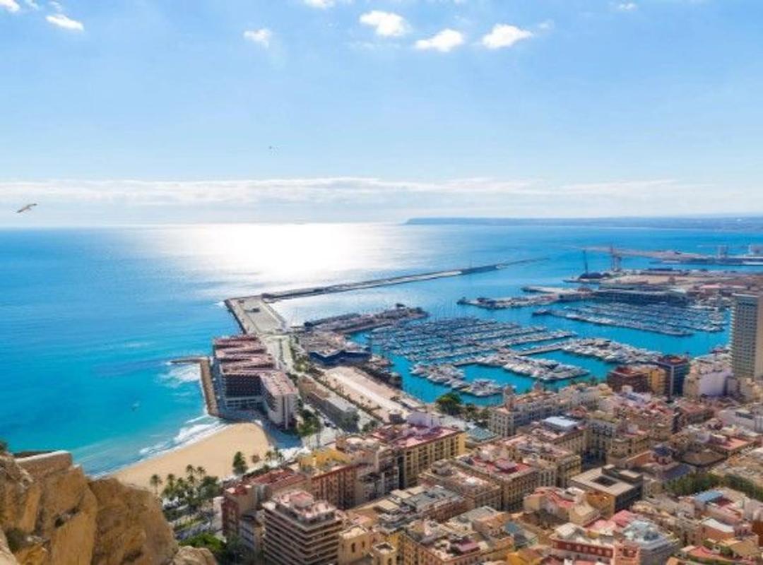 Sale of apartment in Piso en Calle Virgen de Monserrate, Tómbola - Rabasa, Alicante / Alacant, Alicante
photo 1