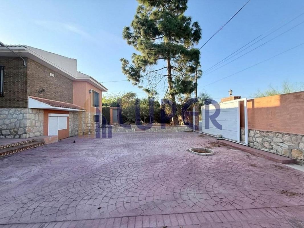 Properties for sale and rent in Spain photo 1