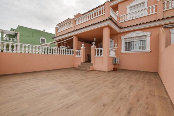 Chalet adosado en Calle de Finlandia, 13, Puerto Marino, Gran Alacant photo 1