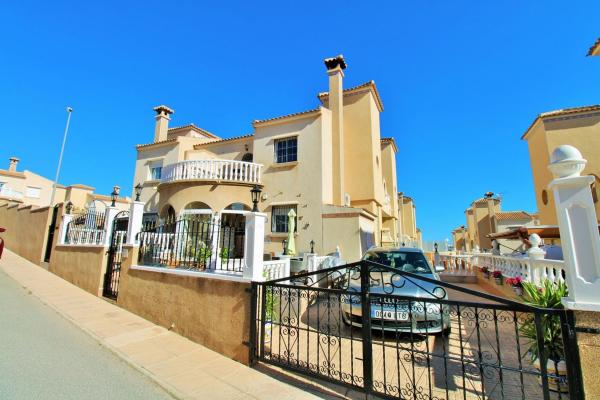 Chalet adosado en Urbanización Ampliación Filipinas, Villamartín, Orihuela photo 1