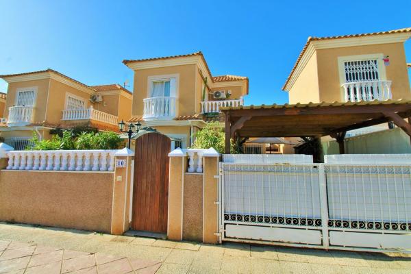 Casa o chalet independiente en Calle Parana, Playa Flamenca, Orihuela photo 1