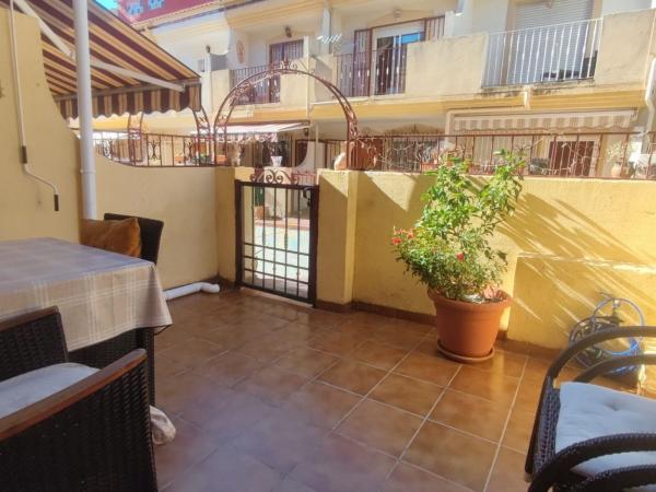 Частный шале на продаже в Casa o chalet en Calle Nicolás de Bussi, Playa Flamenca, Orihuela, Ориуэла photo 1