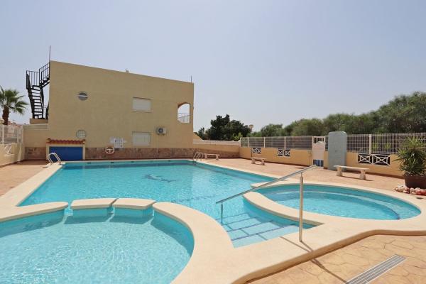 Chalet pareado en Playa Flamenca, Orihuela photo 1