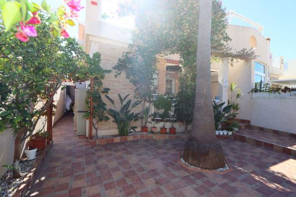 Chalet pareado en Playa Flamenca, Orihuela thumbnail 3