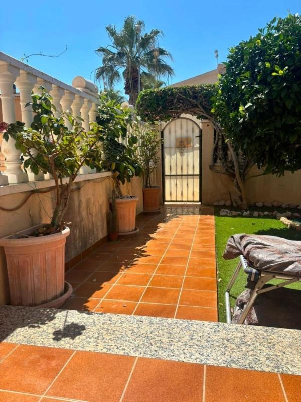 Sprzedaż niezależnego domku jednorodzinnego w  Casa o chalet en Calle Cabo Ortegal, Lomas de Cabo Roig, Orihuela, Orihuela photo 3
