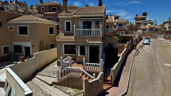 Chalet wolnostojący na sprzedaż w Casa o chalet en Calle Pablo Picasso, Playa Flamenca, Orihuela, Orihuela photo 1
