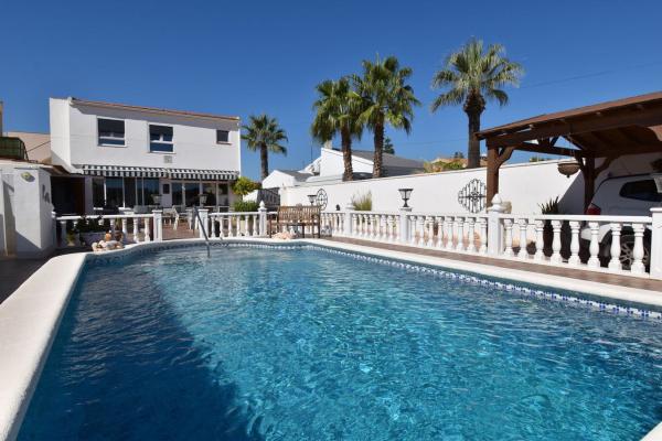 Chalet wolnostojący na sprzedaż w Casa o chalet en Monte Zenia, Orihuela, Orihuela photo 1