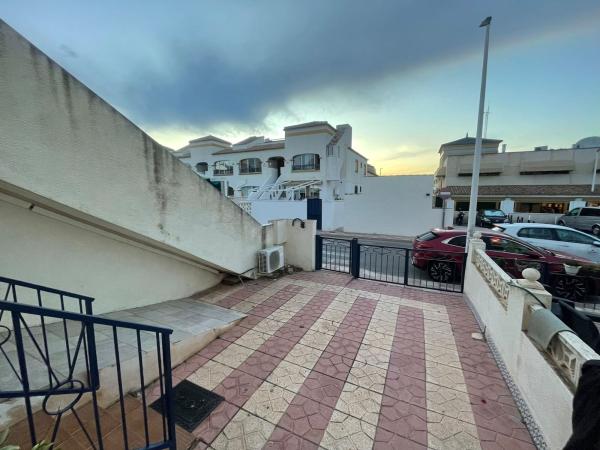 Chalet pareado en Avenida D'Escandinàvia, Gran Vista-Olivo de Oro, Gran Alacant photo 4