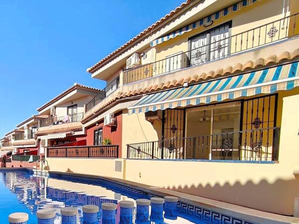 Chalet adosado en Calle Gotzone Mora, 14, Parque Acuático - Sector 25, Torrevieja photo 1