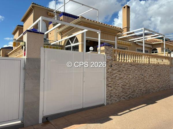 Chalet pareado en Los Balcones y los Altos, Orihuela photo 1