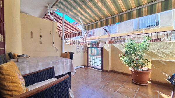 Частный шале на продаже в Casa o chalet en Playa Flamenca, Orihuela, Ориуэла photo 1