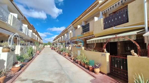 Частный шале на продаже в Casa o chalet en Playa Flamenca, Orihuela, Ориуэла thumbnail 3