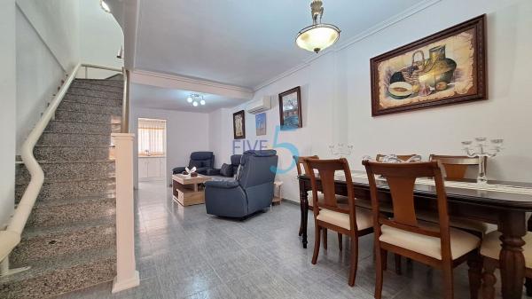 Частный шале на продаже в  Casa o chalet en Playa Flamenca, Orihuela, Ориуэла photo 4