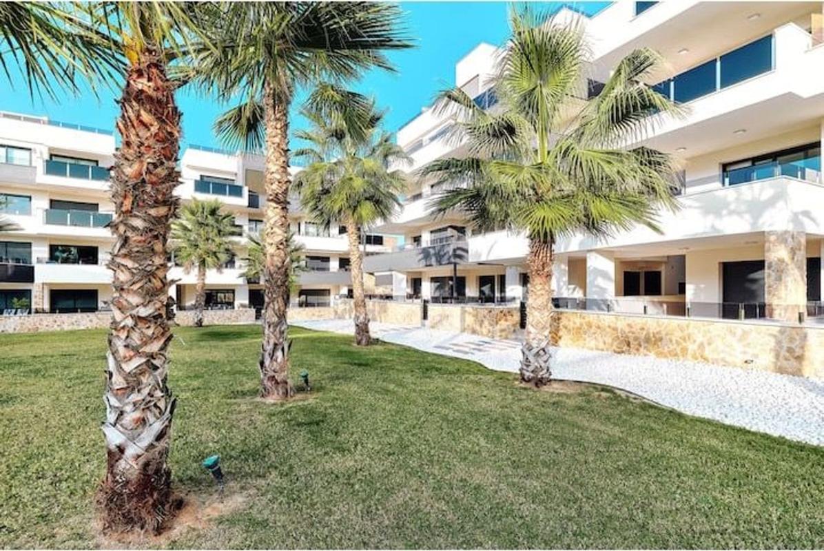 Продажа квартиры на Piso en Calle Lagos de Covadonga, 6, Zona Lago - Los Almendros, Orihuela, Ориуэла
photo 1