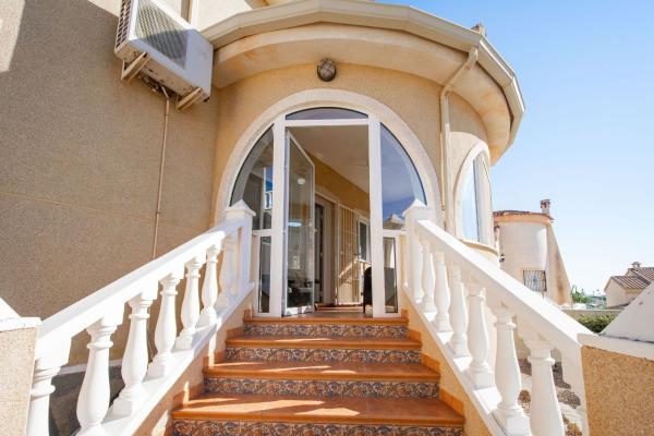 Частный шале на продаже в Casa o chalet en Centro de la Ciudad Quesada, Rojales, Рохалес thumbnail 3