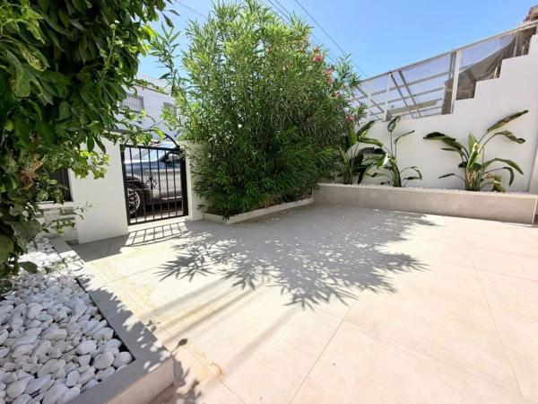 Частный шале на продаже в Casa o chalet en Avenida de las Grullas, 81, La Siesta - El Salado - Torreta, Torrevieja, Торревьеха thumbnail 2