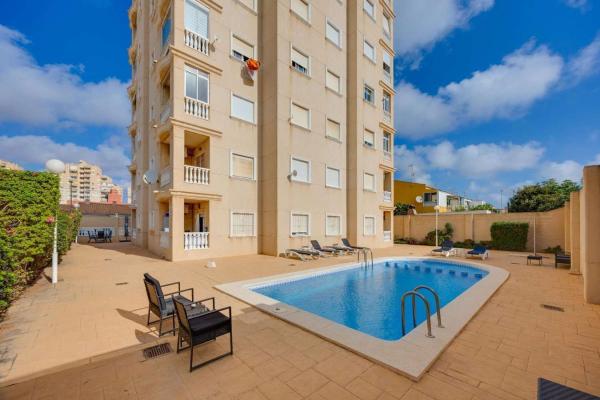 Venta de piso en Piso en Calle Marcelina, Nueva Torrevieja, Torrevieja, Torrevieja
thumbnail 3