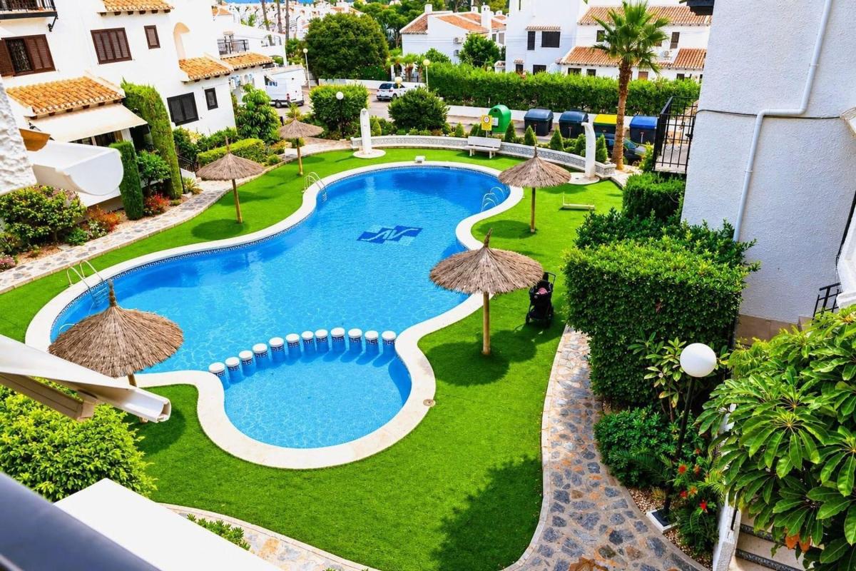 Sale of apartment in Piso en Cabo Roig, Orihuela, Orihuela
photo 1