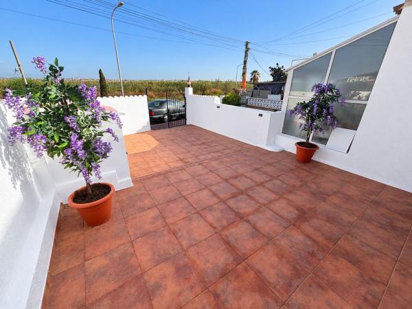 Chalet adosado en Calle Rafael González Machaquito s/n, La Siesta - El Salado - Torreta, Torrevieja thumbnail 2