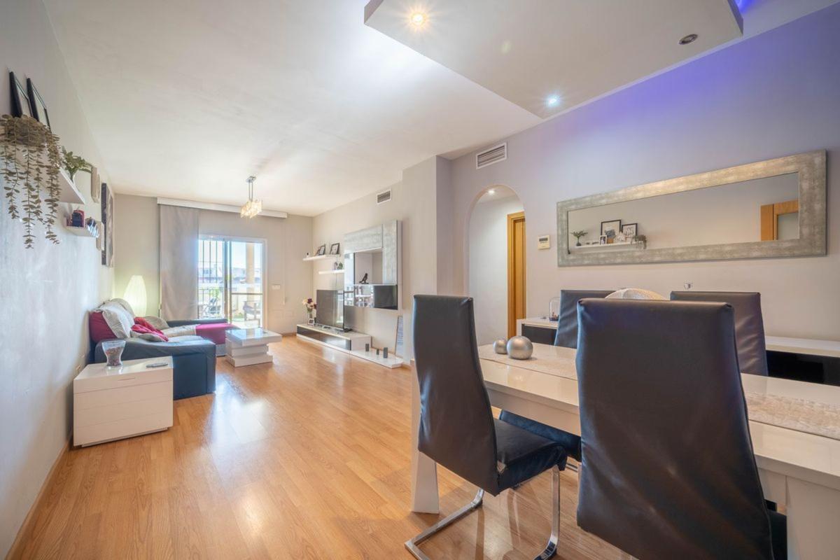 Продажа квартиры на Piso en Avenida Retamar, Los Nadales - Tio Charles, Benalmádena, Бенальмадена
photo 4