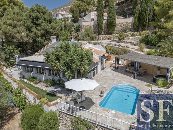 Частный шале на продаже в  Casa o chalet en Competa, Компета photo 1