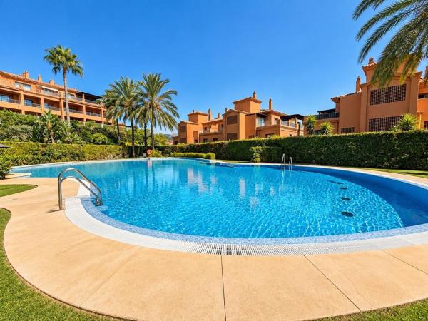 Venta de piso en Piso en Calle Pico Alcazaba, La Alquería, Benahavís, Benahavís
thumbnail 2