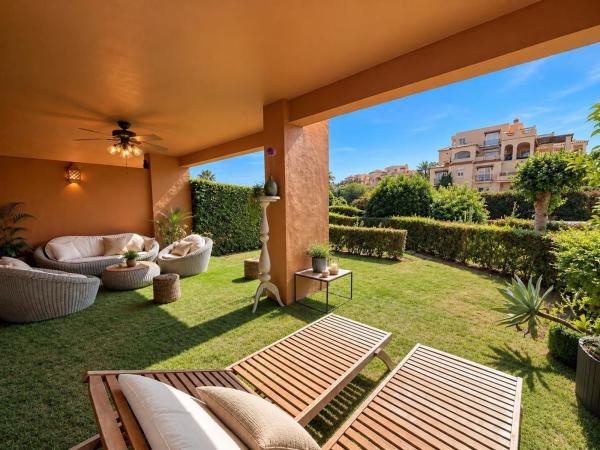 Venta de piso en Piso en Calle Pico Alcazaba, La Alquería, Benahavís, Benahavís
thumbnail 3