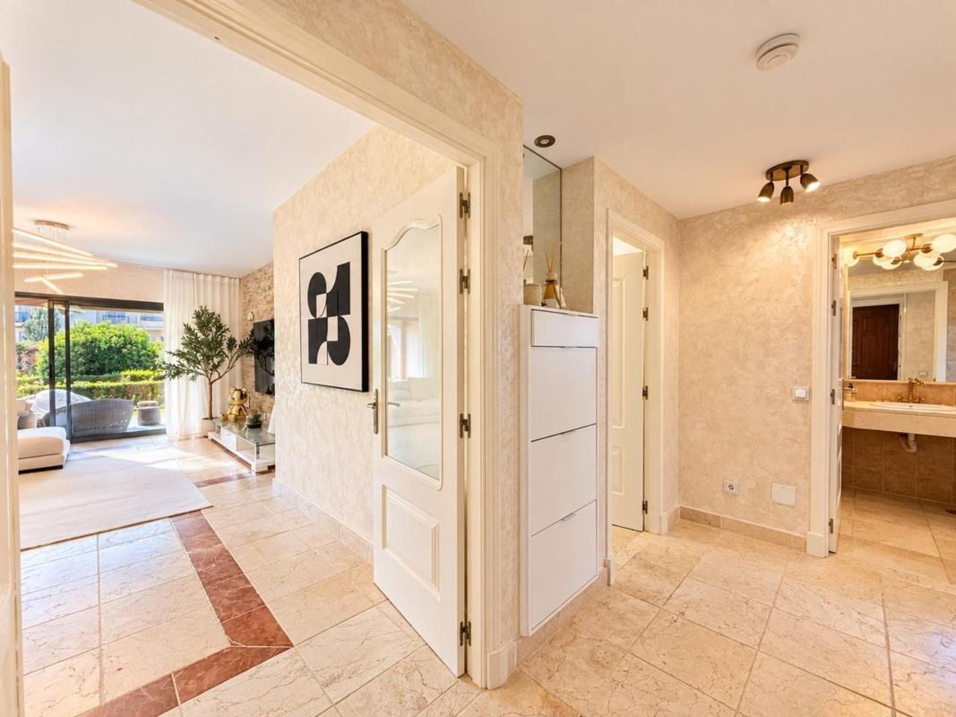 Venta de piso en Piso en Calle Pico Alcazaba, La Alquería, Benahavís, Benahavís
photo 4
