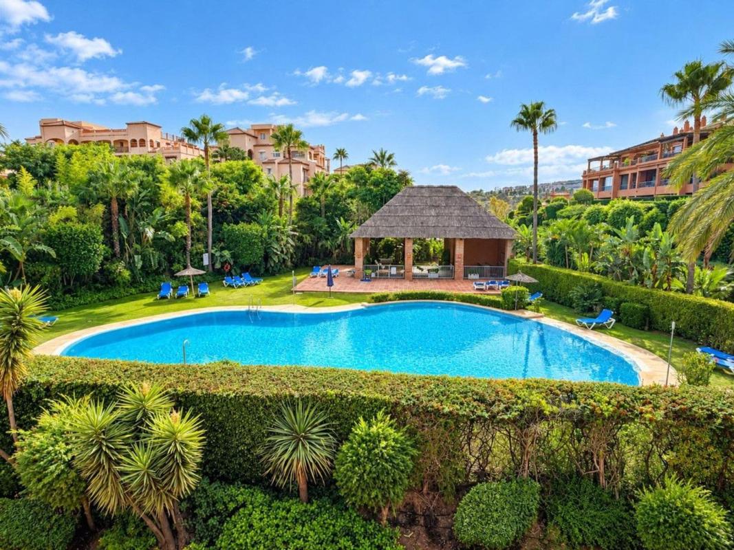 Продажа квартиры на Piso en Calle Pico Alcazaba, La Alquería, Benahavís, Бенахавис
photo 1