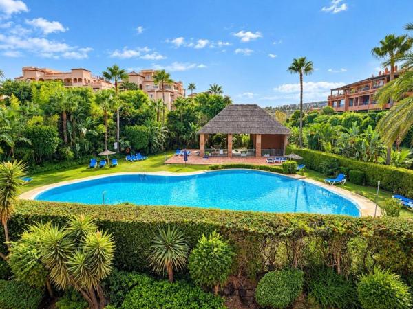 Продажа квартиры на Piso en Calle Pico Alcazaba, La Alquería, Benahavís, Бенахавис
photo 1