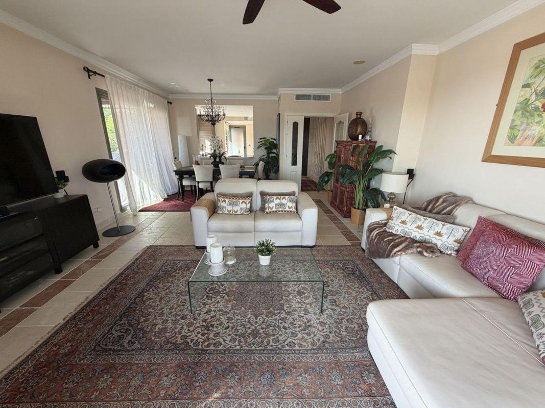 Продажа квартиры на Piso en Calle Pico Alcazaba, La Alquería, Benahavís, Бенахавис
photo 2