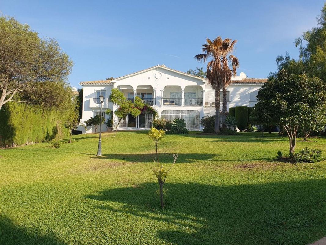 Venta de piso en Piso en Calle del Tomillo, Paraiso-Barronal, Estepona, Estepona
photo 1
