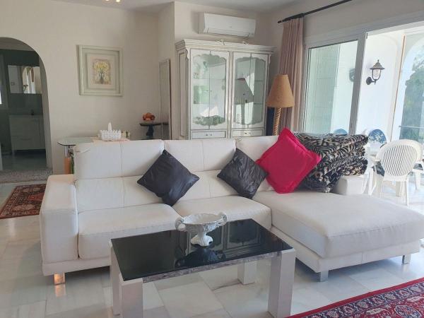 Venta de piso en Piso en Calle del Tomillo, Paraiso-Barronal, Estepona, Estepona
thumbnail 3