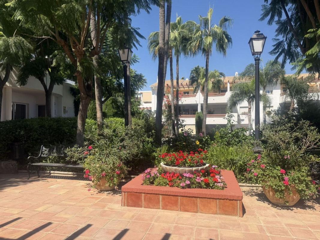Venta de piso en Piso en Calle Lima, La Concha-Resina Golf, Estepona, Estepona
photo 1