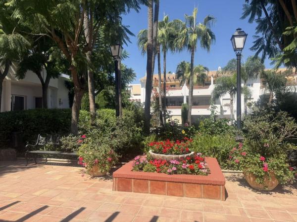 Продажа квартиры на Piso en Calle Lima, La Concha-Resina Golf, Estepona, Эстепона
photo 1