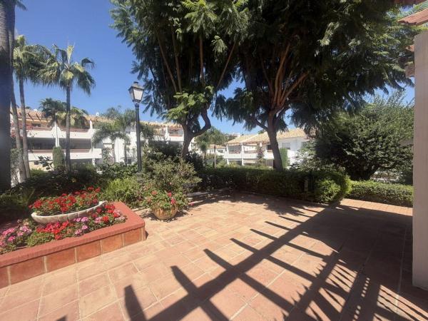 Продажа квартиры на Piso en Calle Lima, La Concha-Resina Golf, Estepona, Эстепона
thumbnail 2