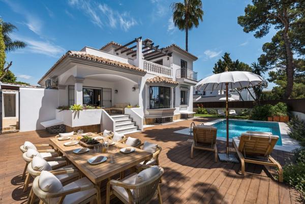 Casa o chalet independiente en Urbanización Altos del Rodeo, 25, Rodeo Alto-Guadaiza-La Campana, Marbella photo 1