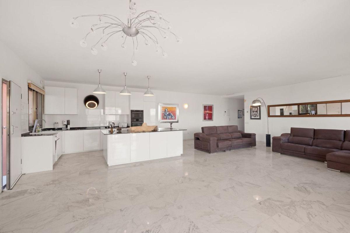 Sale of apartment in Piso en Calle Cataluña, La Mairena, Ojén, Ojén
 photo 2