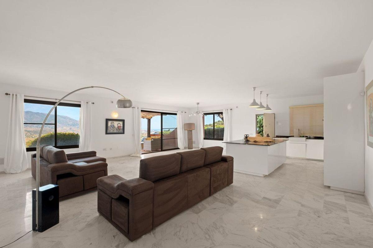 Sale of apartment in Piso en Calle Cataluña, La Mairena, Ojén, Ojén
 photo 5