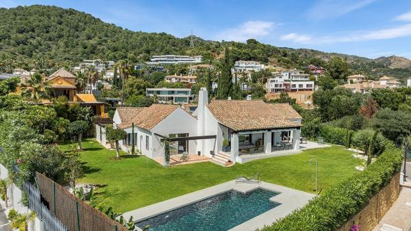 Casa o chalet independiente en Lugar Urbanizacion Cascada de Camojan, Sierra Blanca, Marbella photo 1