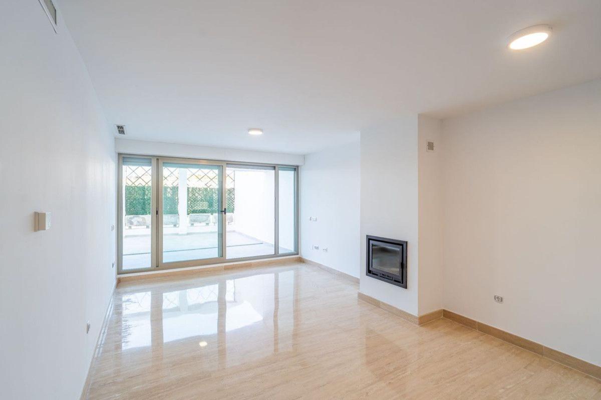 Venta de piso en Piso en Calle Valle De Somiedo, La Cala Golf - Lagar Martell, Mijas, Mijas
 photo 3
