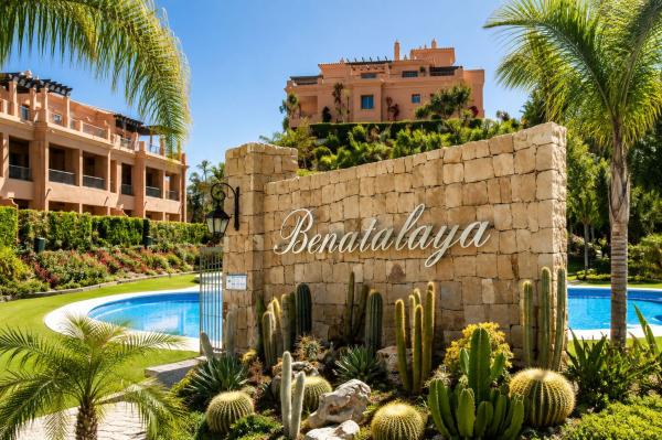 Продажа квартиры на Piso en Calle Pico Alcazaba, Benatalaya, Estepona, Эстепона
 photo