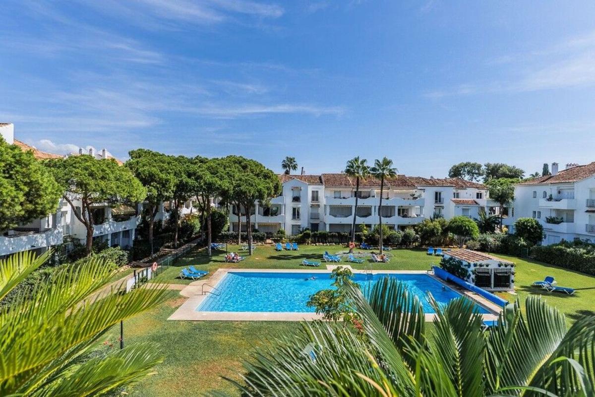 Продажа пентхауса на  Ático en Atalaya-Isdabe, Estepona, Эстепона photo 3