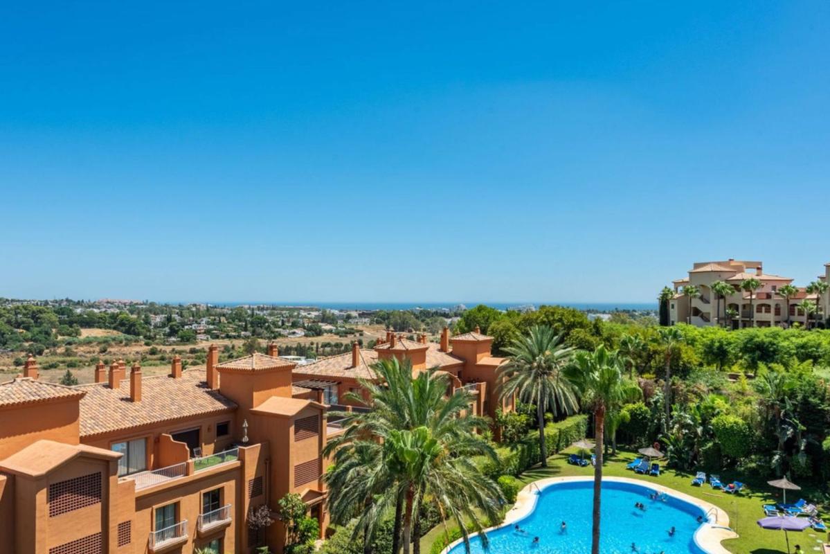 Продажа дуплекса на Dúplex en Calle Pico Alcazaba, 21, Benatalaya, Estepona, Эстепона photo 1