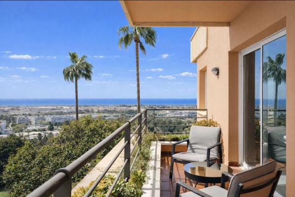Продажа квартиры на Piso en Avenida Calderón de la Barca, Los Naranjos, Marbella, Марбелла
photo 1