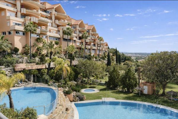 Продажа квартиры на Piso en Avenida Calderón de la Barca, Los Naranjos, Marbella, Марбелла
thumbnail 2